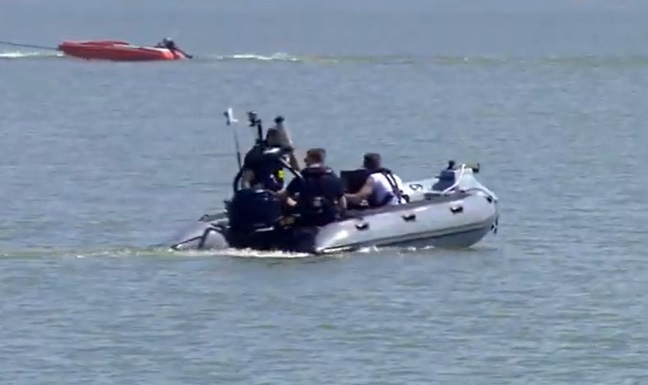 Marine zoekt naar vliegtuigwrakken in IJsselmeer