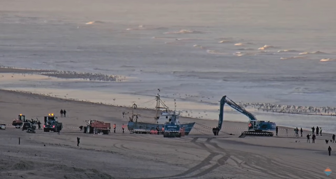 Vandaag nieuwe poging vlottrekken viskotter bij Zandvoort