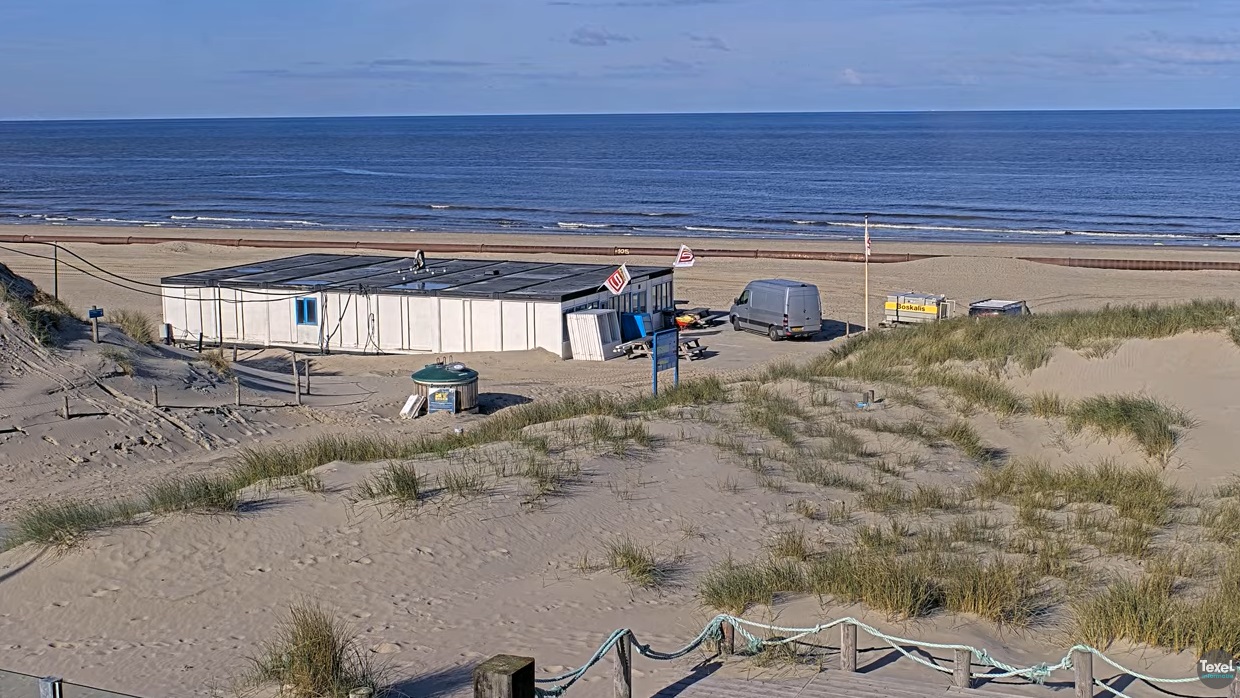 Strandhuisjes iets later op strand Texel