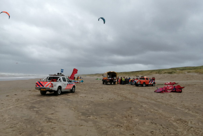 Kitesurfer gewond door rukwind